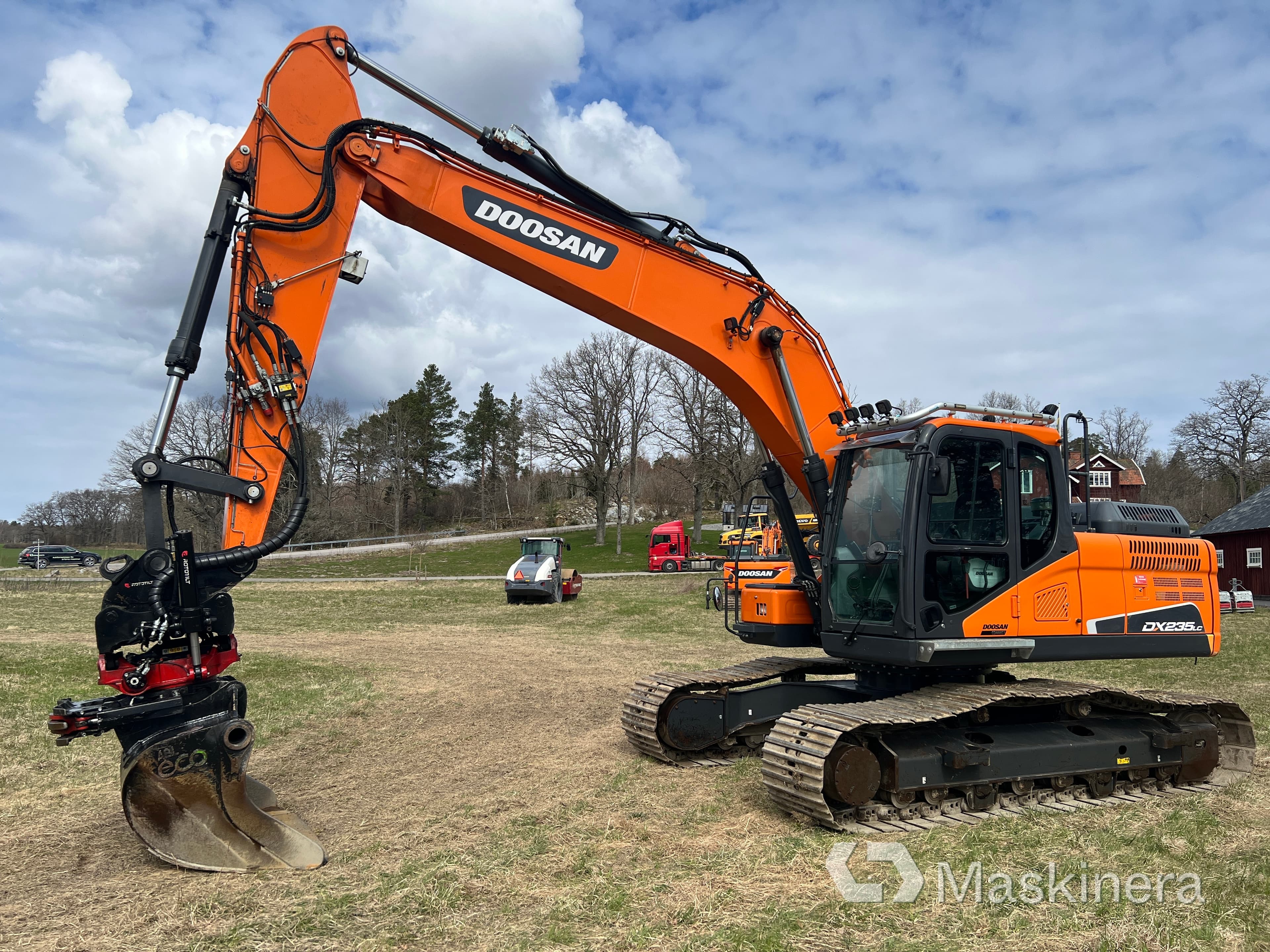 Grävmaskin Doosan DX235NLC-5 med grävsystem