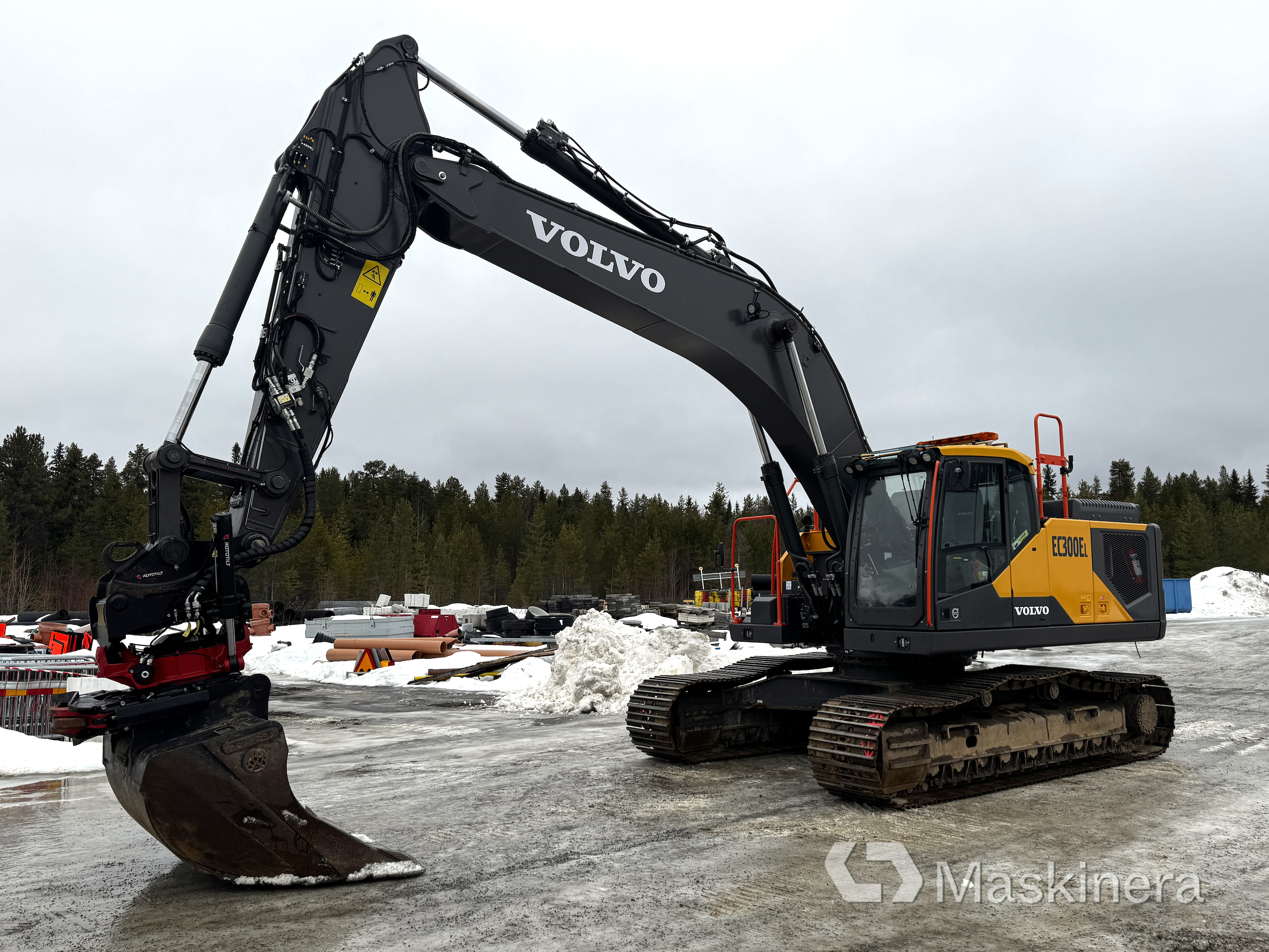 Grävmaskin Volvo EC300EL med Rototilt och redskap