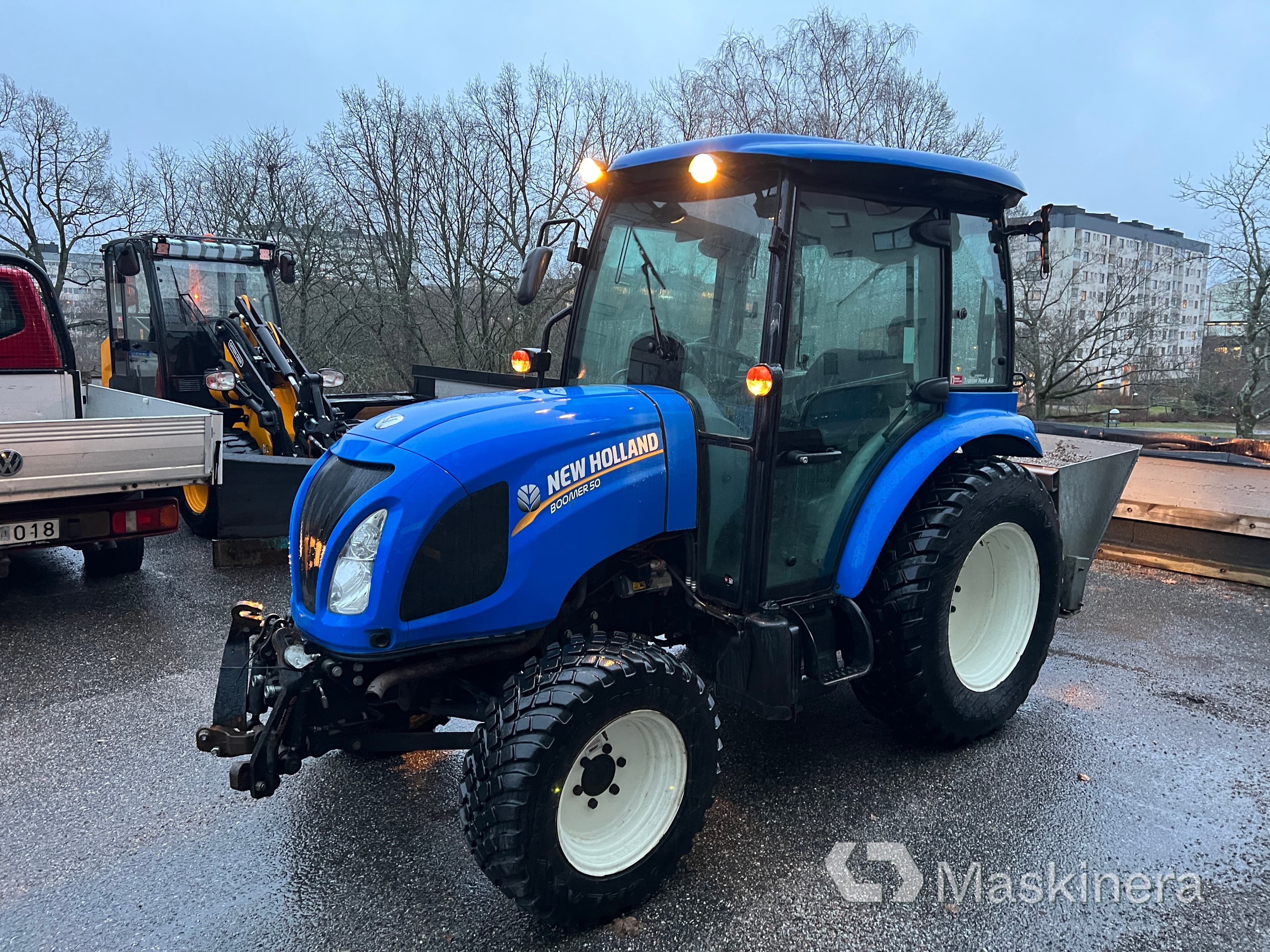 Traktor New Holland Boomer 50 med snöutrustning