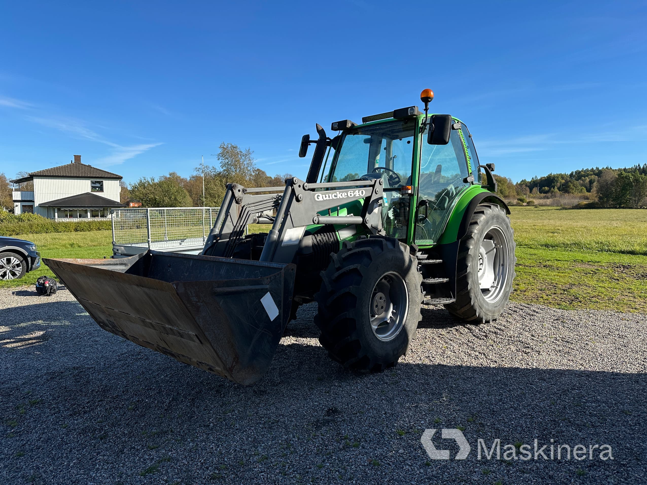 Traktor Deutz-Fahr Agrotron 4.85 med frontlastare