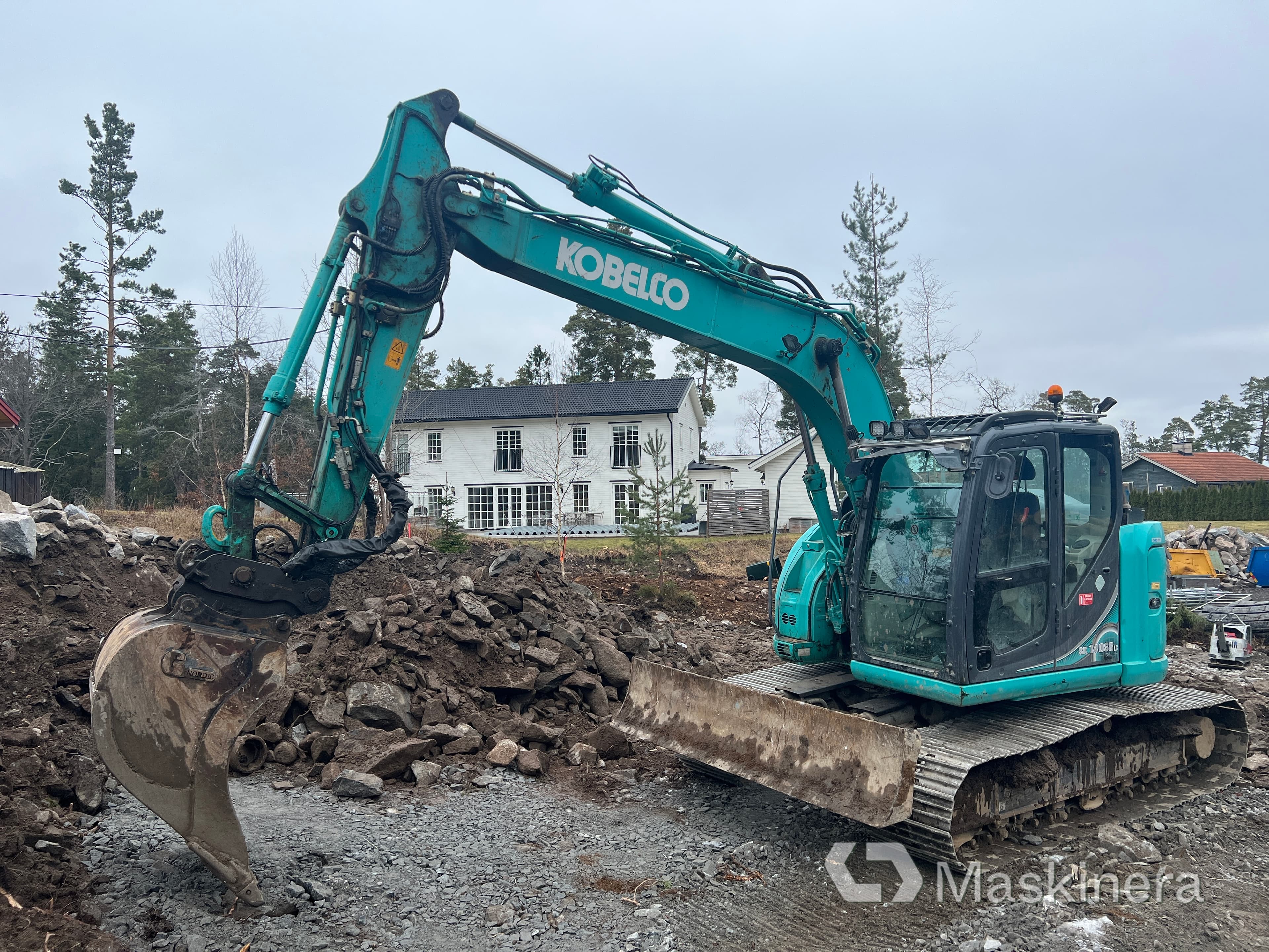 Grävmaskin Kobelco SK140SRLC-5 med tiltrotator & redskap