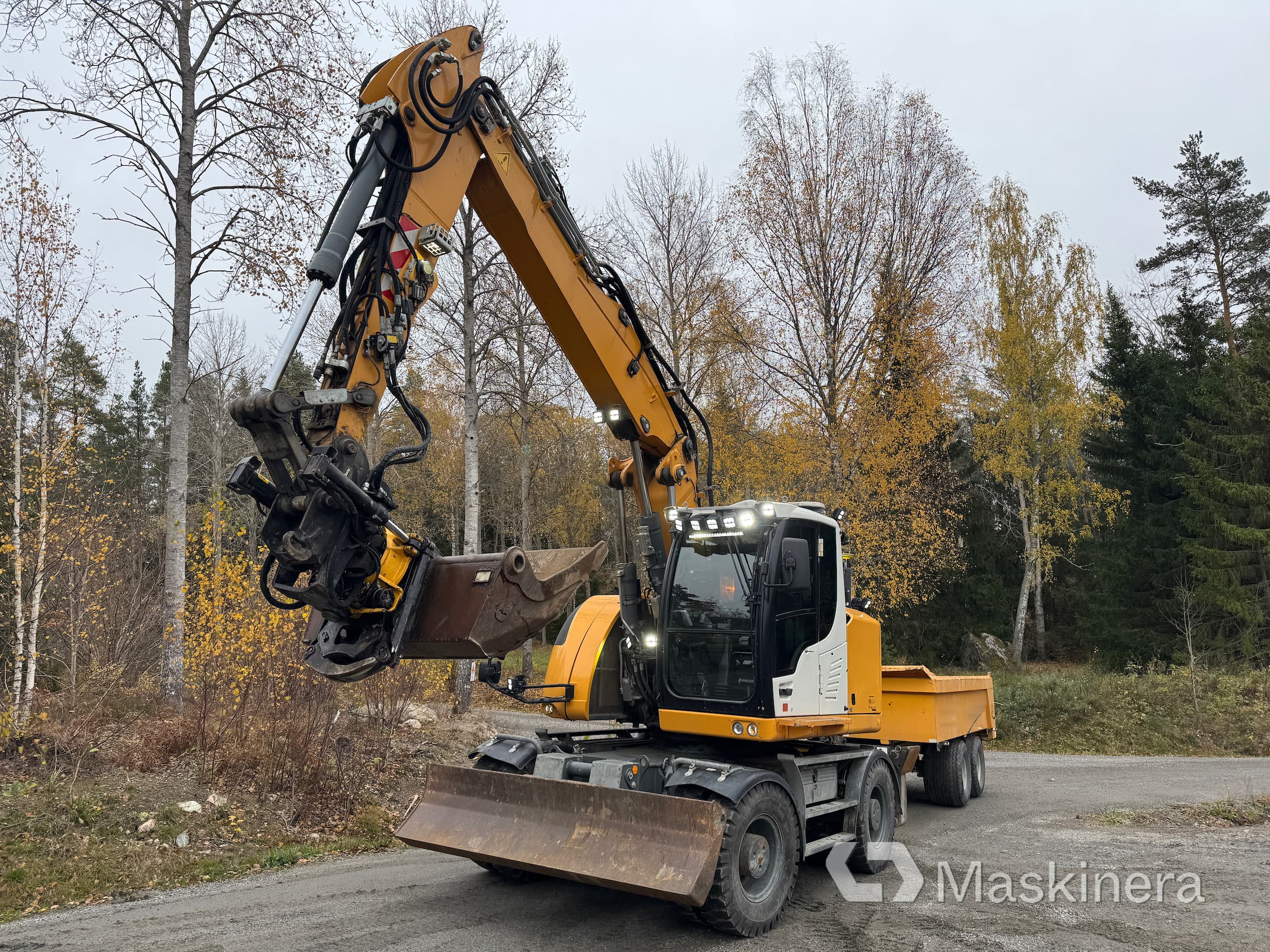 Hjulgrävare Liebherr 918 med Randex kärra