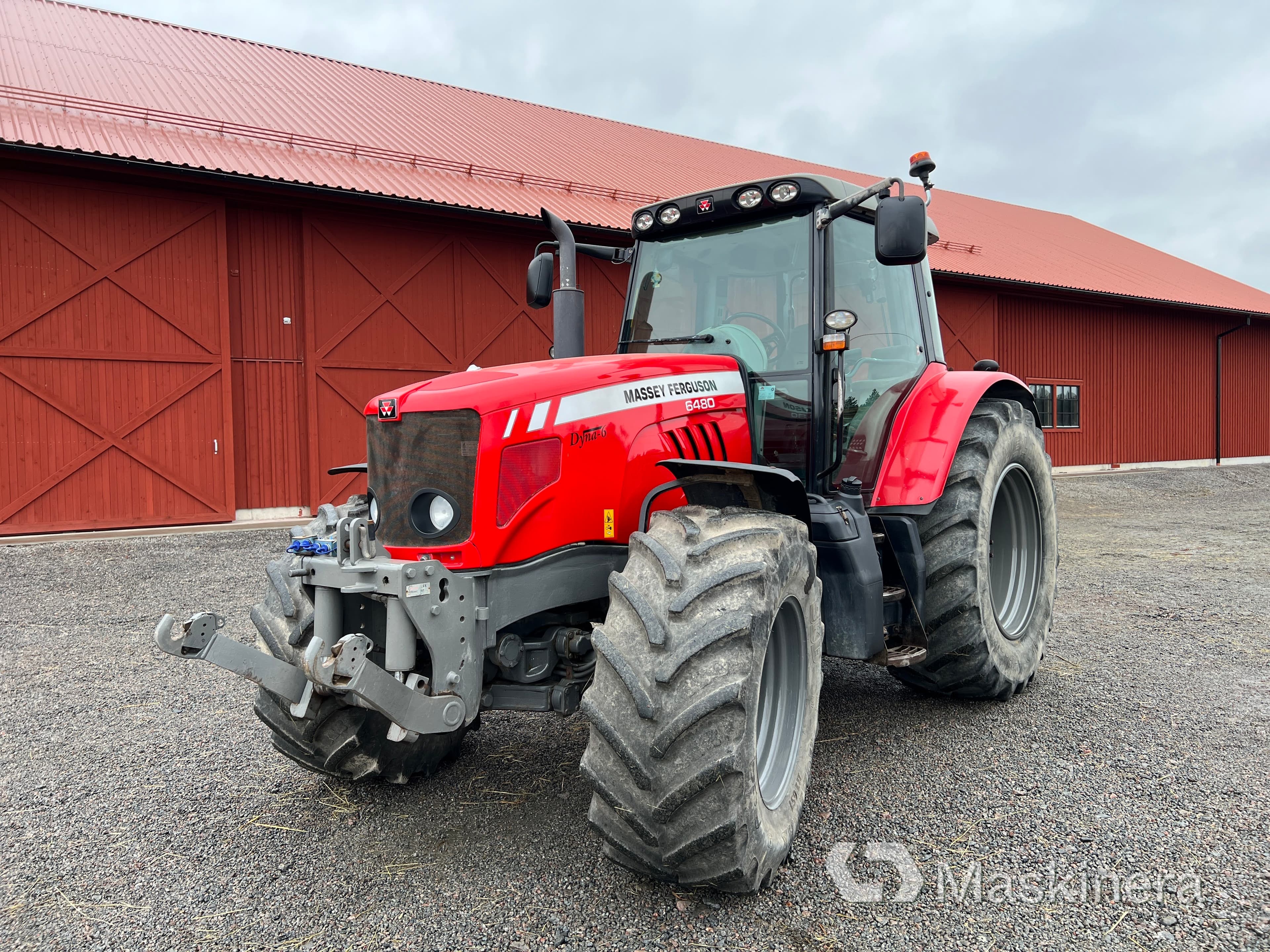 Traktor Massey Ferguson 6480 Dyna-6 med frontlyft