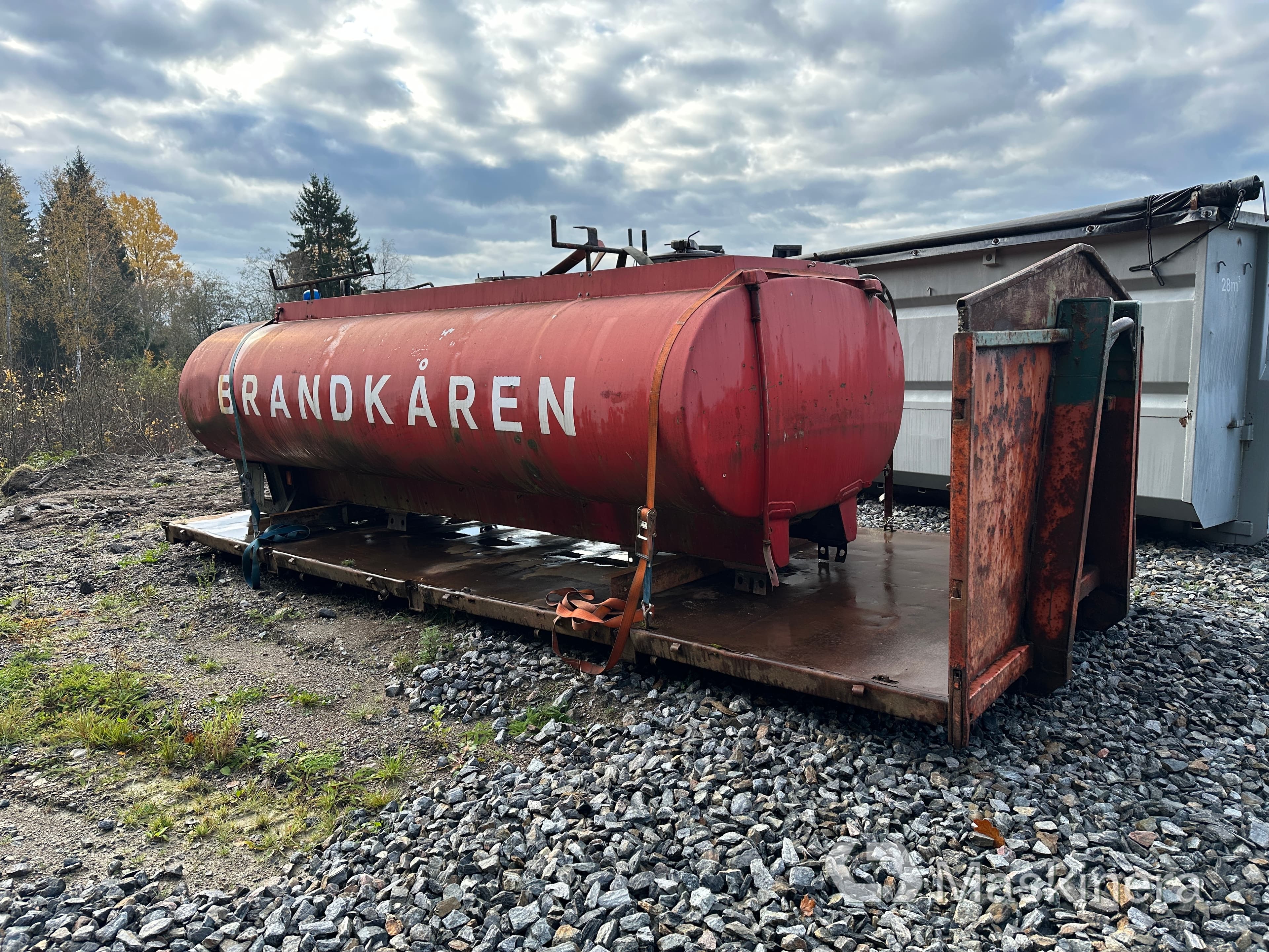 Vattentank 8200 liter aluminium på lastväxlarflak