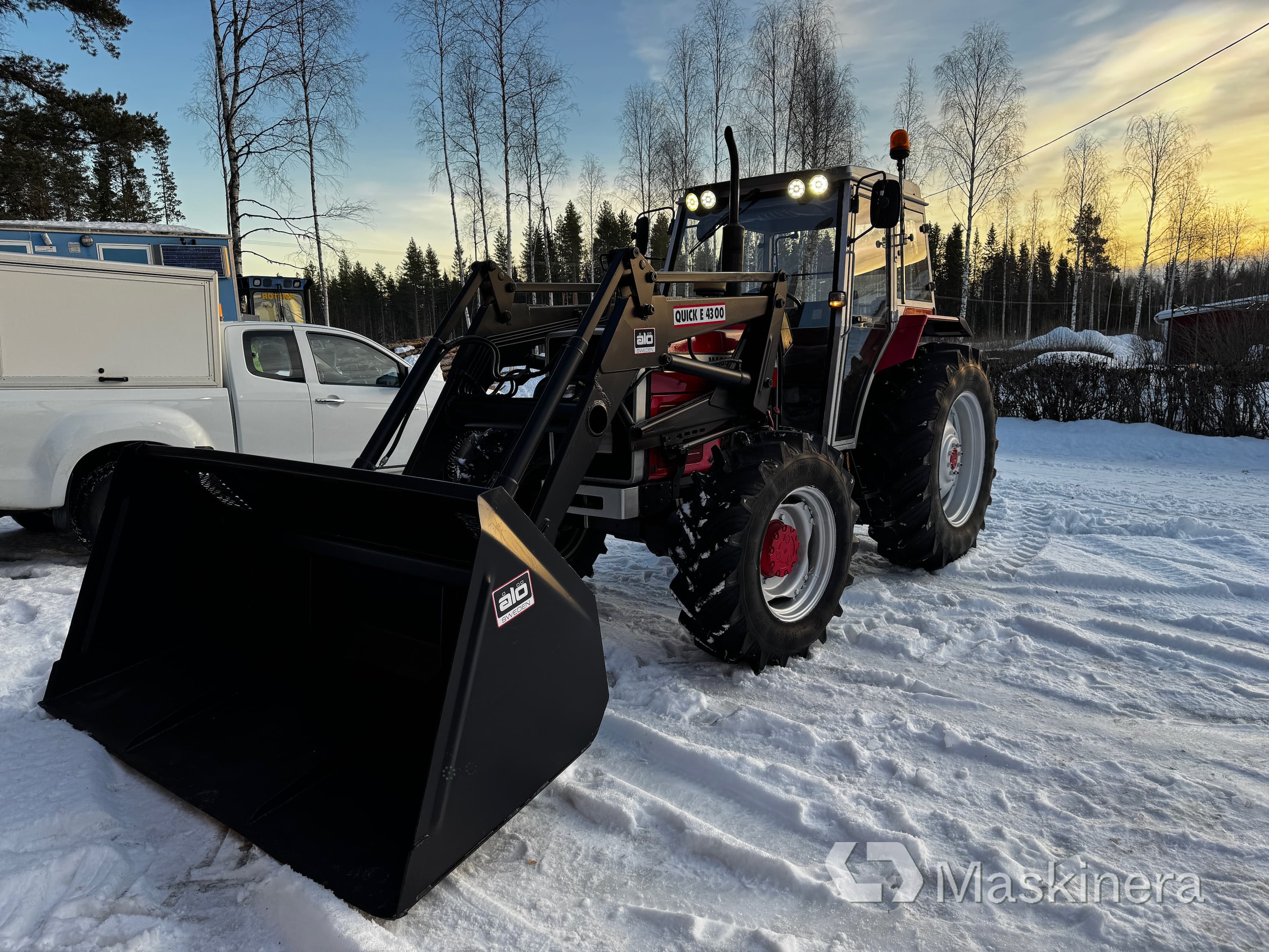 Traktor Massey Ferguson 390 4WD Hiline