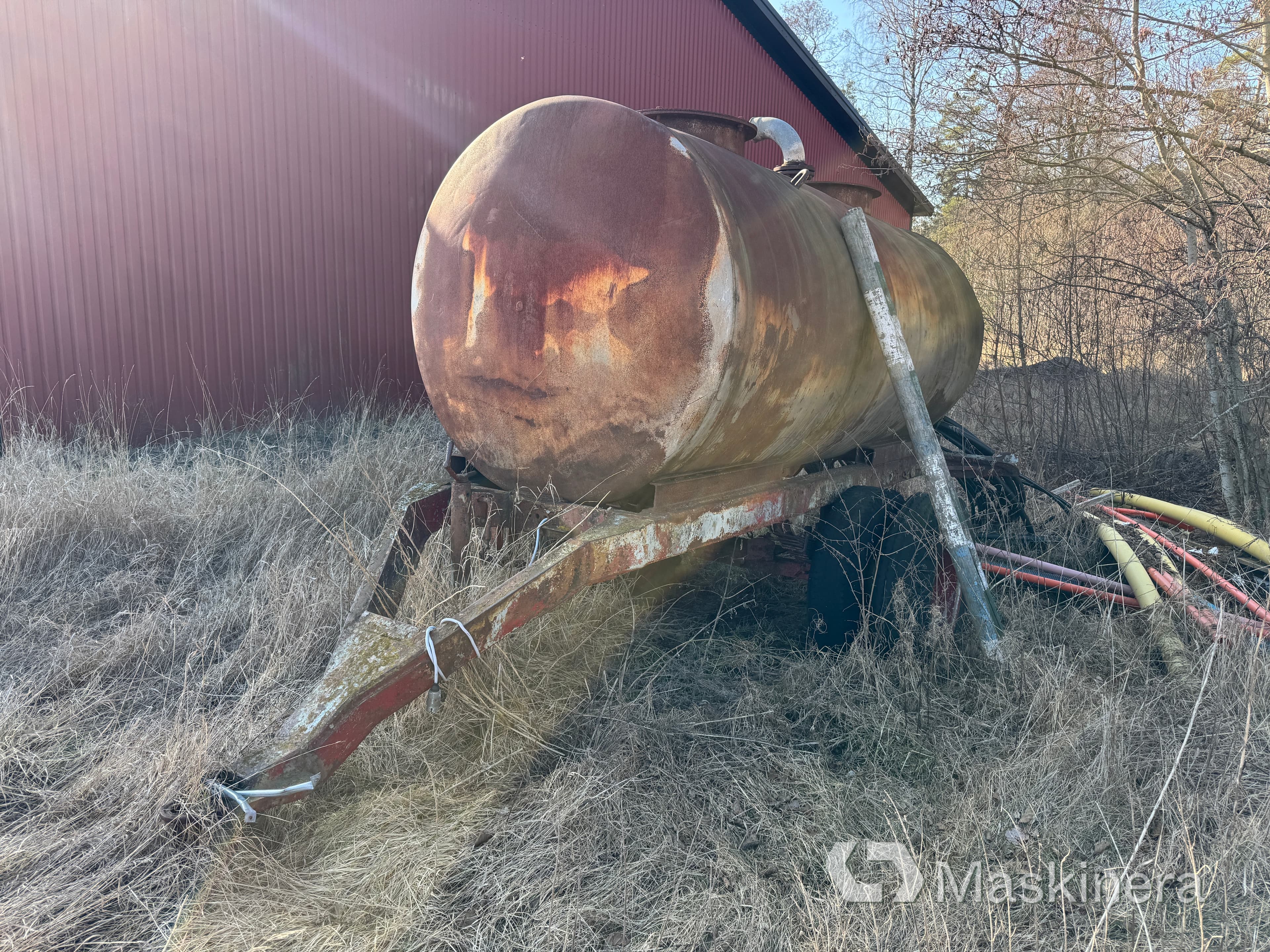 Vattentank på vagn i plåt