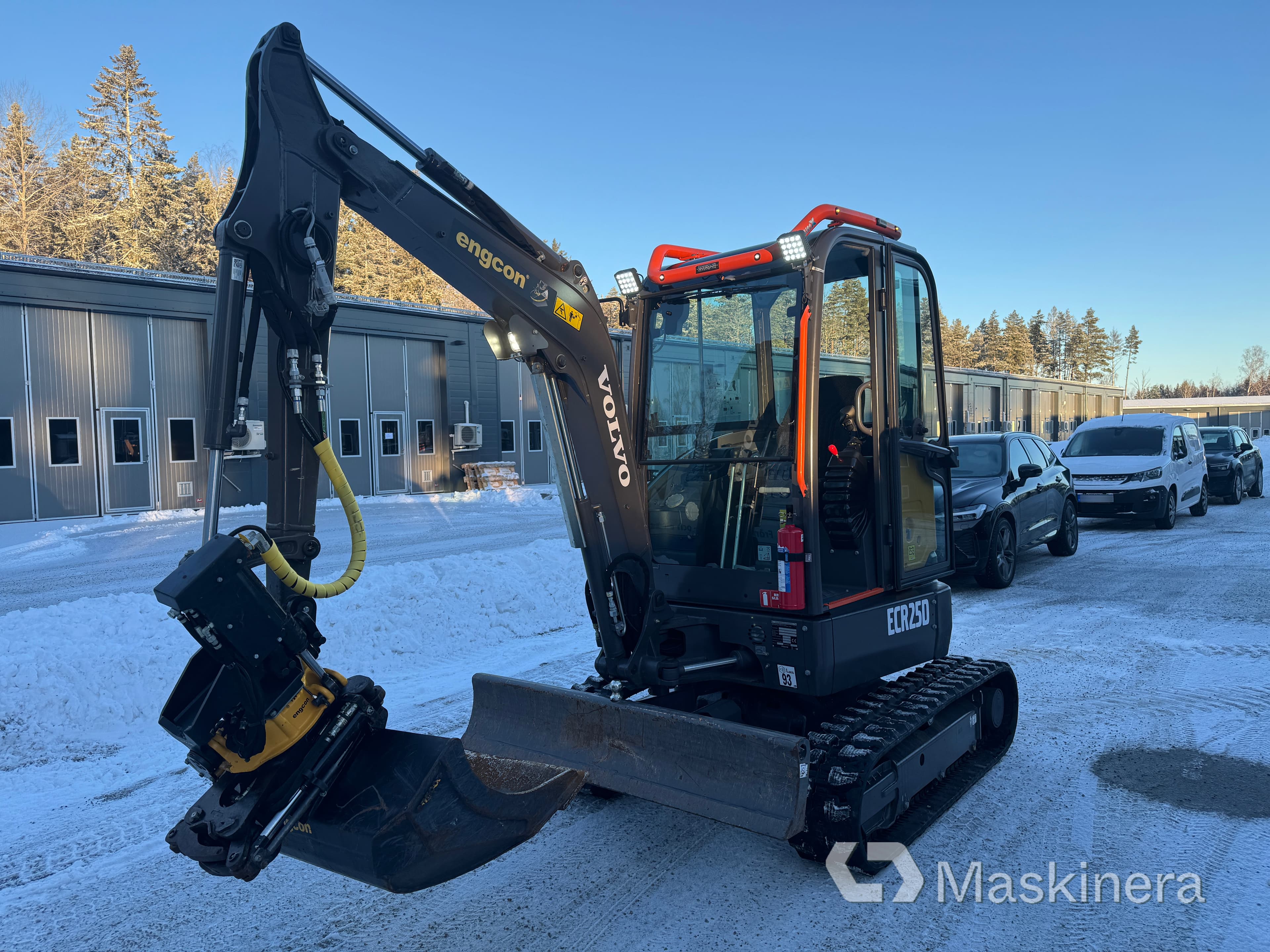 Grävmaskin Volvo ECR25D med släp