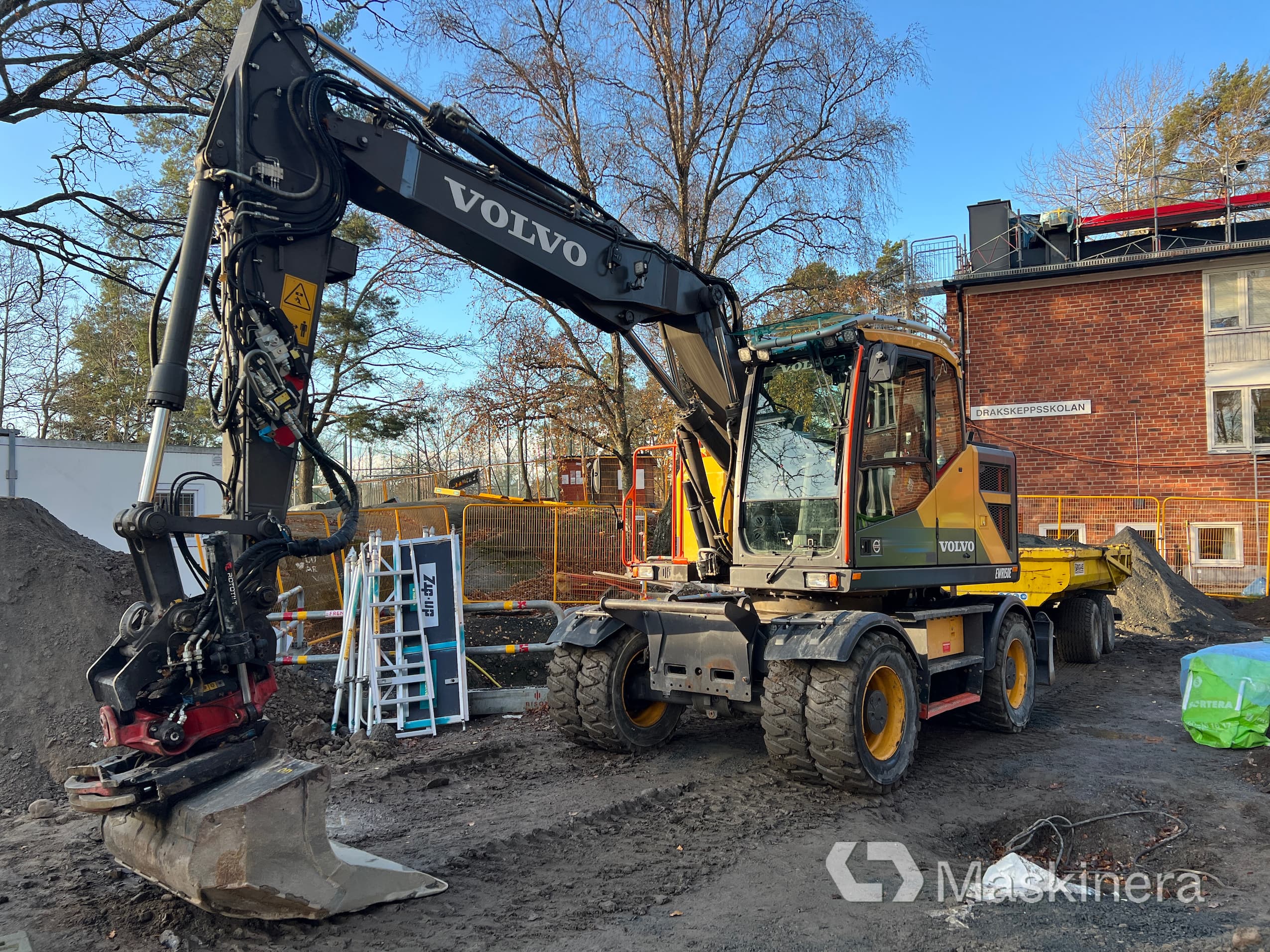 Hjulgrävare Volvo EWR150E med redskap, kärra & grävsystem