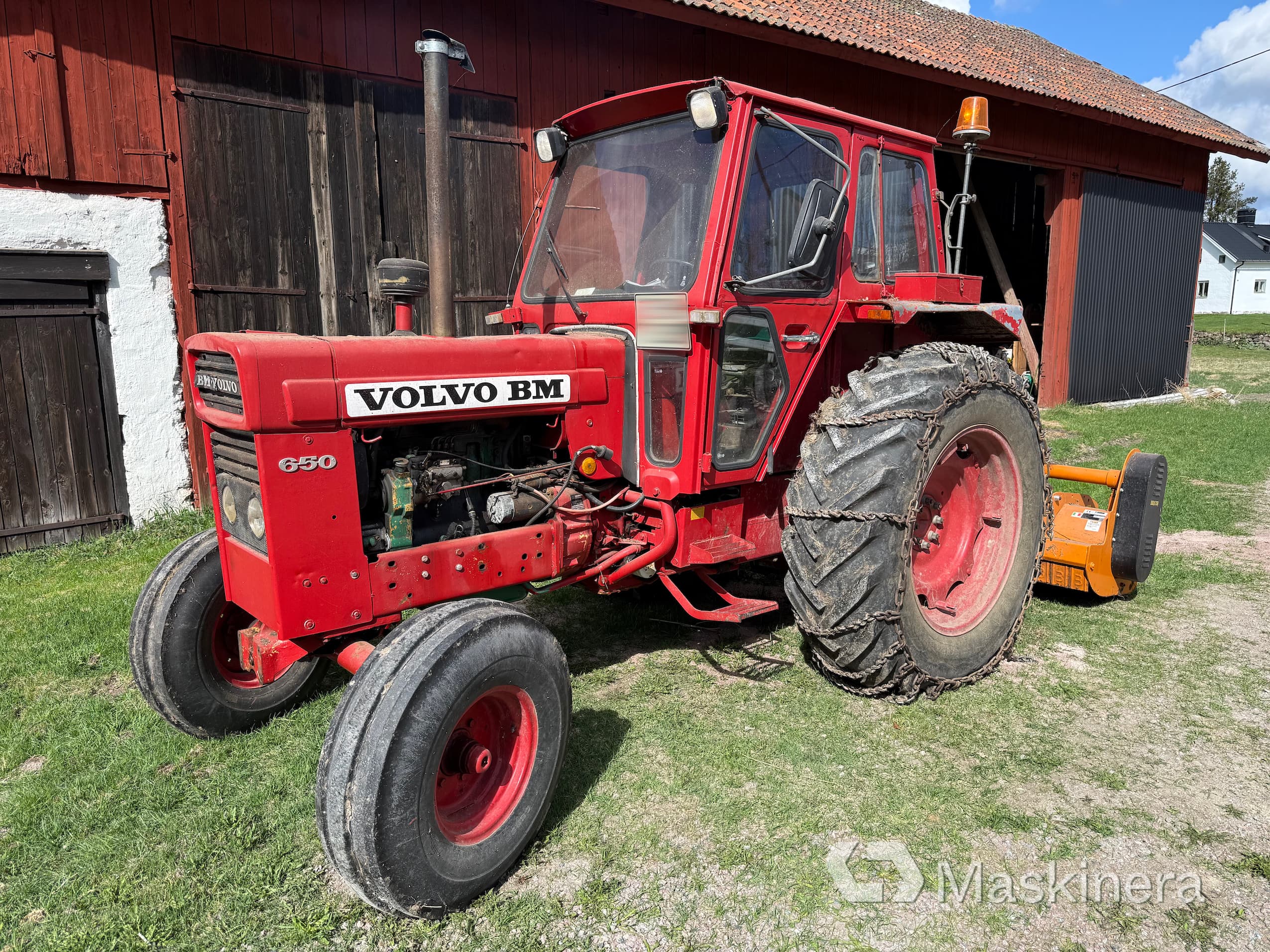 Traktor Volvo BM T650 med Skogsvagn och Slagslåtter
