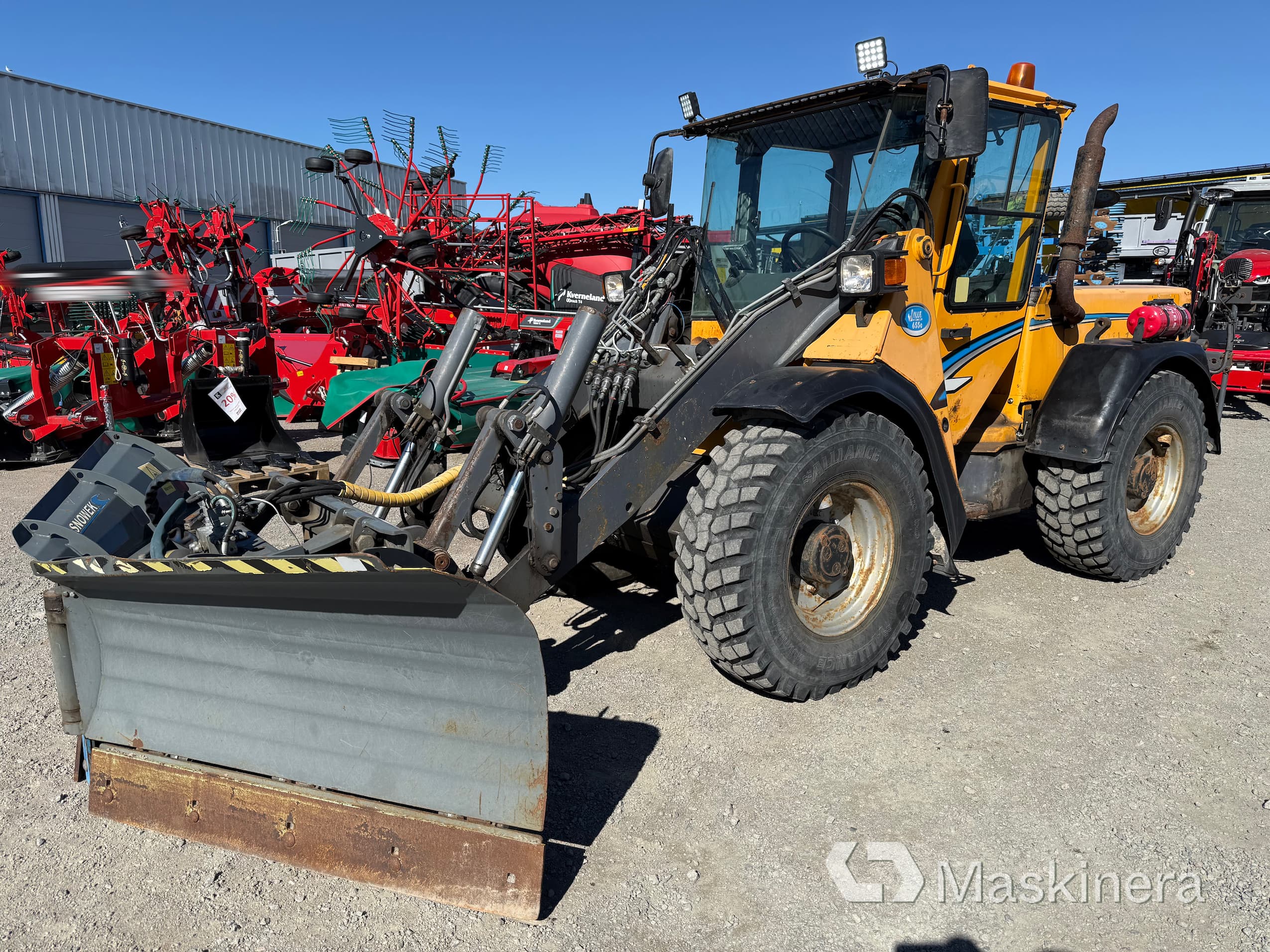 Redskapsbärare Wille 655C med Vikplog Snowek N280